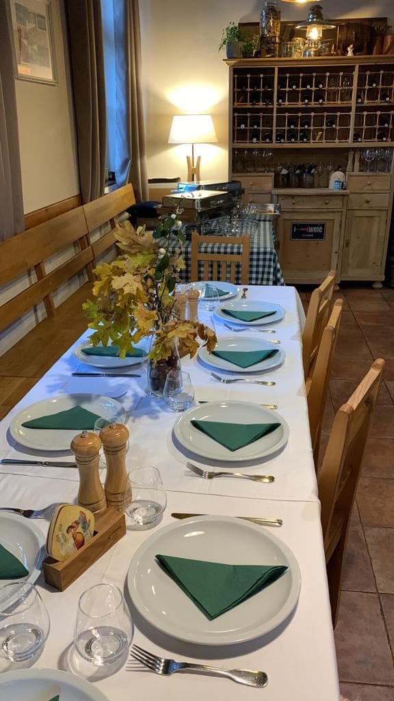 Posezení uvnitř restaurace